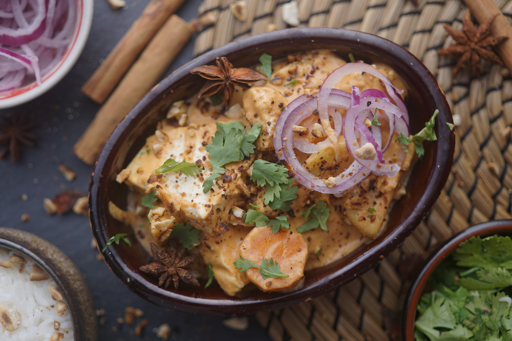 Creamy, vegan Masssaman Curry