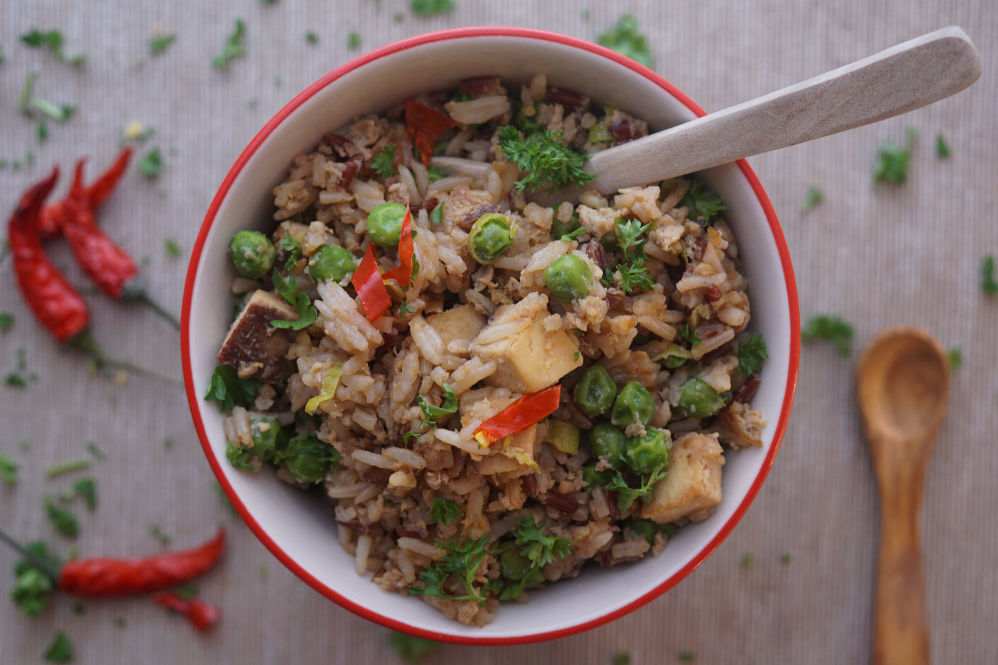 Khmer Reis mit Räuchertofu und Gemüse