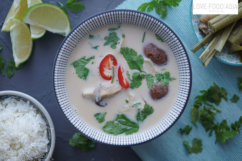 Thailändische Kokossuppe mit Hähnchen (Tom Kha Gai) Thailändische Kokossuppe mit Hähnchen (Tom Kha Gai)