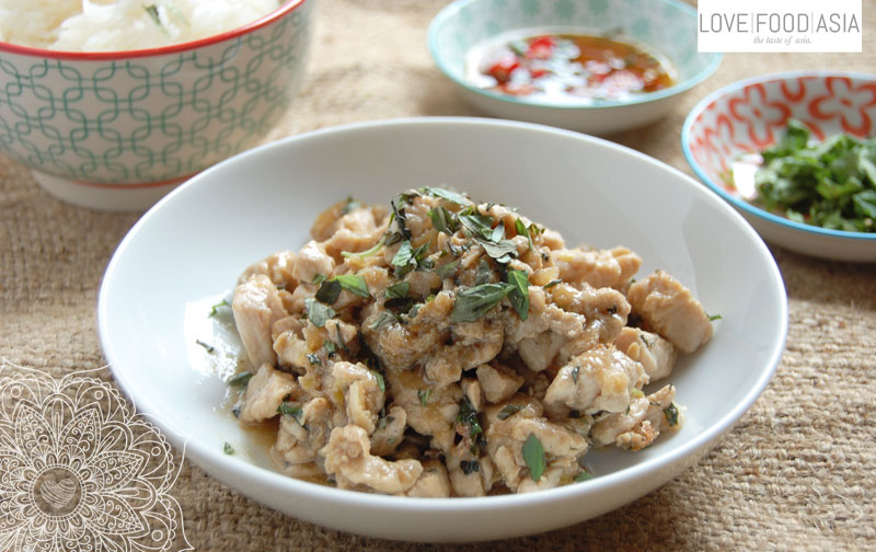 Thai Hähnchen mit Basilikum (Pad Kra-Prao Gai)