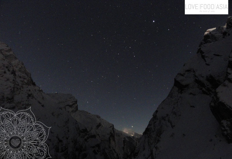 Das Annapurna Gebirge bei Nacht