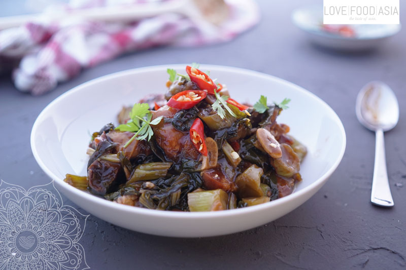 Knuspriger Schweinebauch mit chinesischem Brokkoli