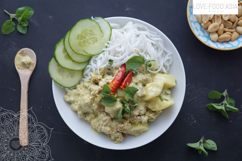 Yellow Curry with Khanom Chin