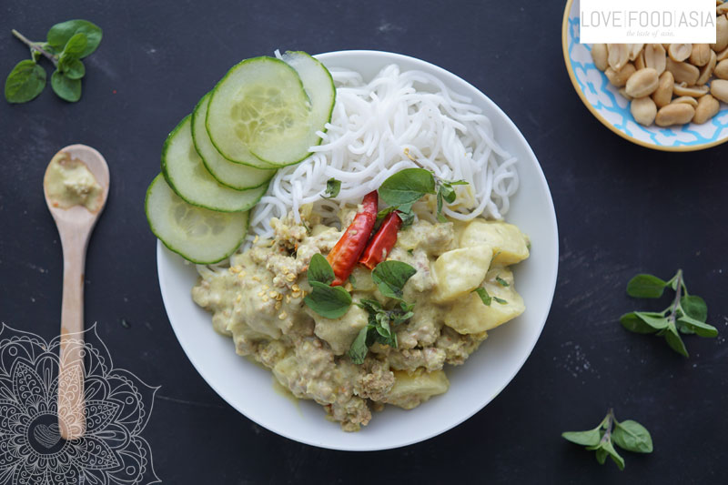 Yellow Curry with Khanom Chin