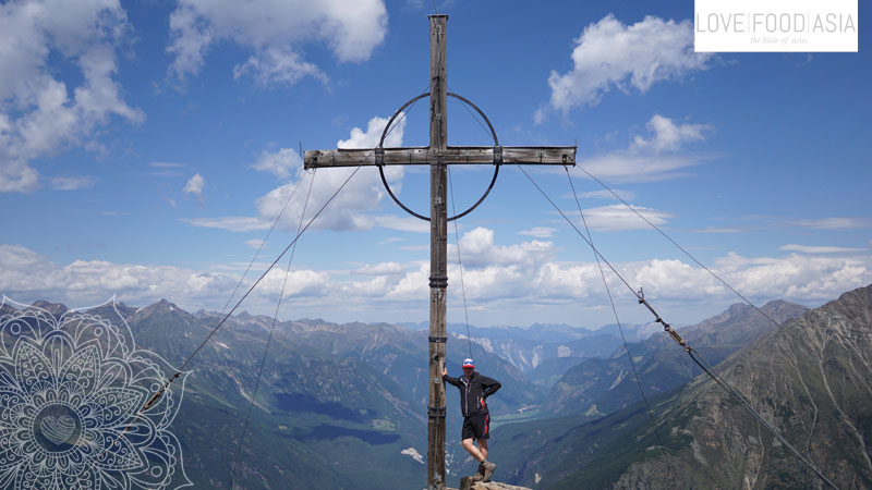 Gamskogel peak cross