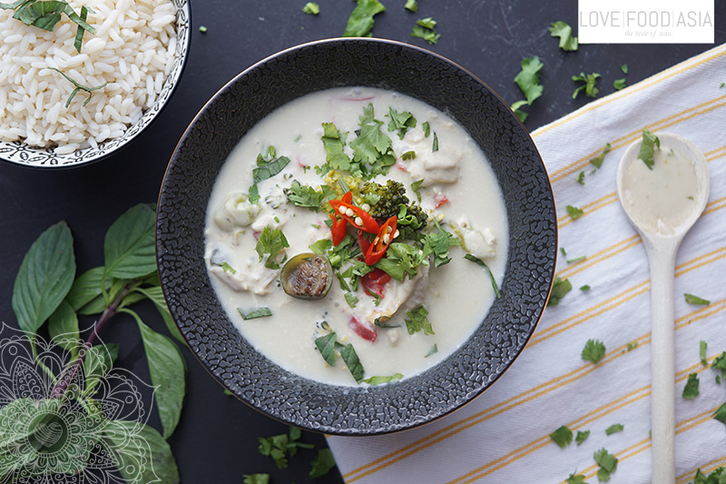 Green Thai Curry with Chicken (Gaeng Kiaw Wan Gai)