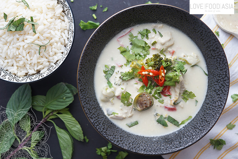 Grünes Thaicurry mit Hähnchen (Gaeng Kiaw Wan Gai) - Love.Food.Asia.