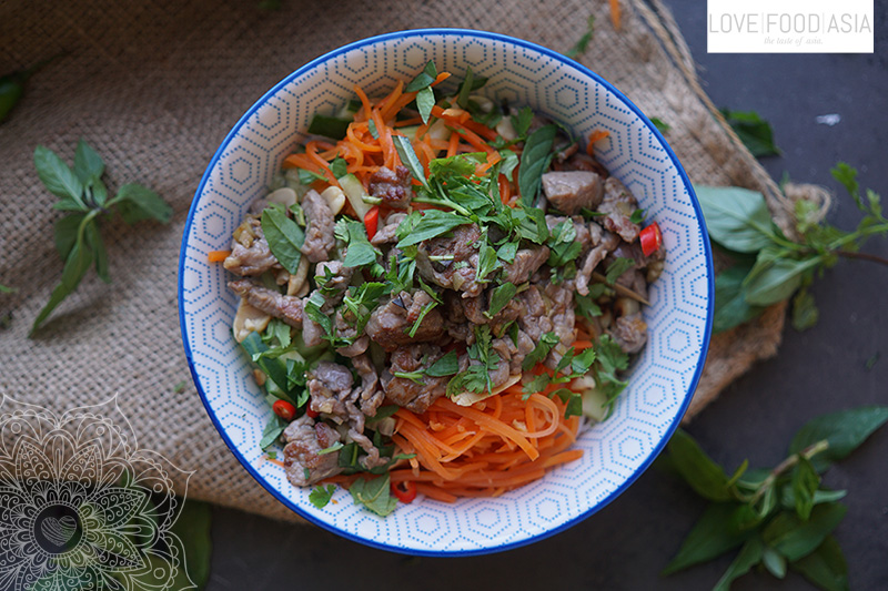 Reisnudelsalat mit mariniertem Rindfleisch