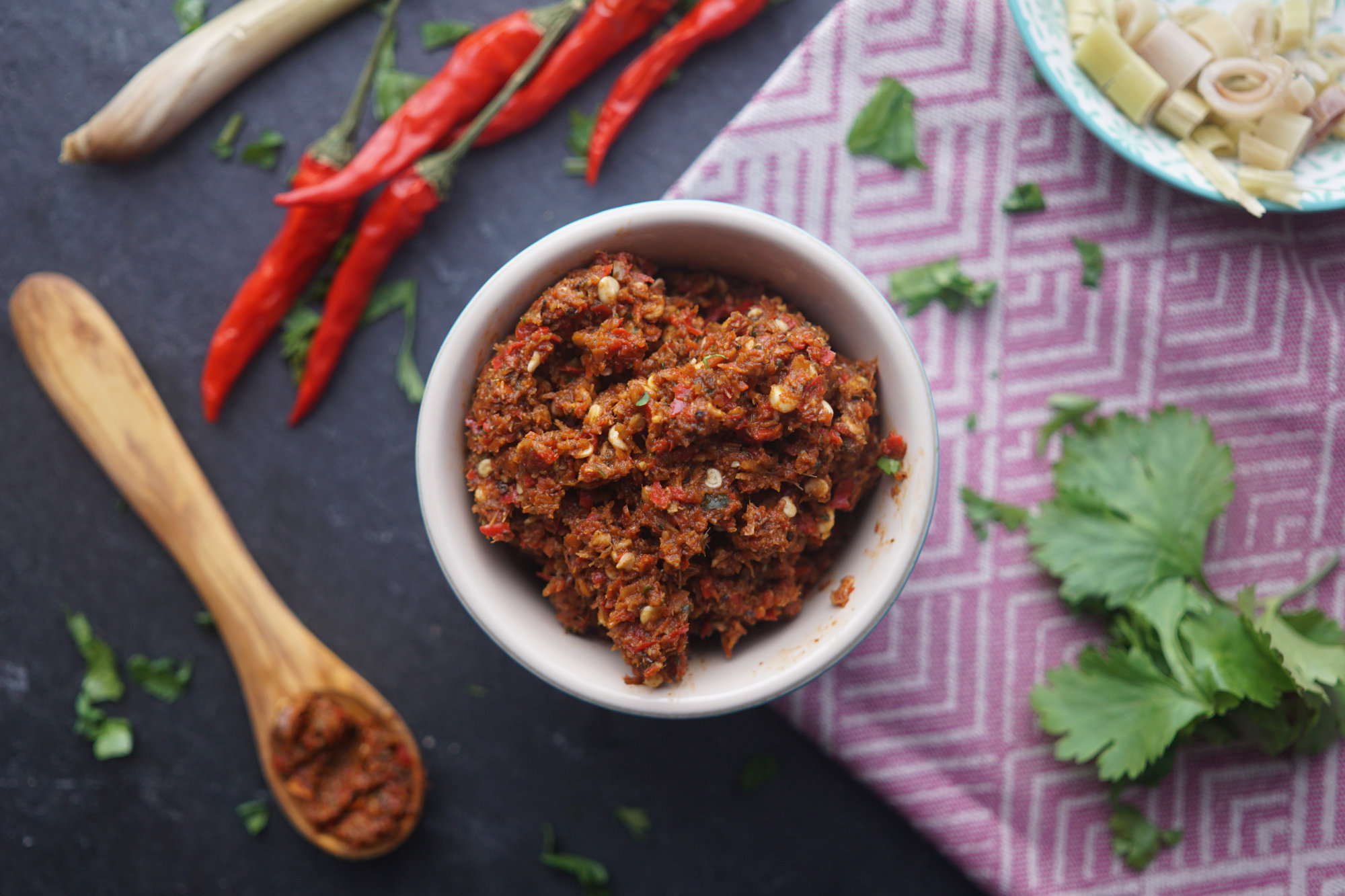 Hausgemachte Rote Currypaste